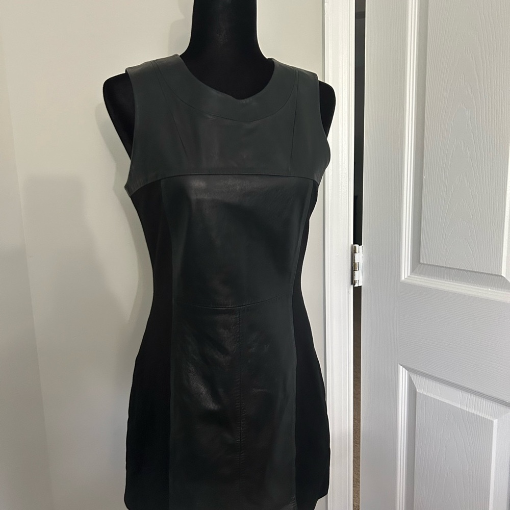 Neiman Marcus Black Sleeveless Sheath Mini Dress